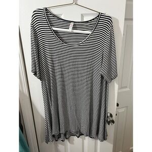 Lularoe Plus Size Tunic Top Size 3X‎ Black White Stripe
